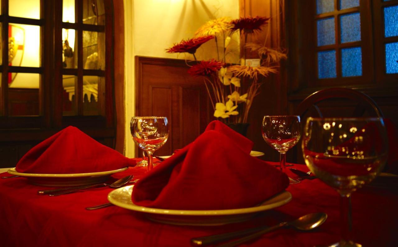 Hotel Ambassador Quito Bagian luar foto