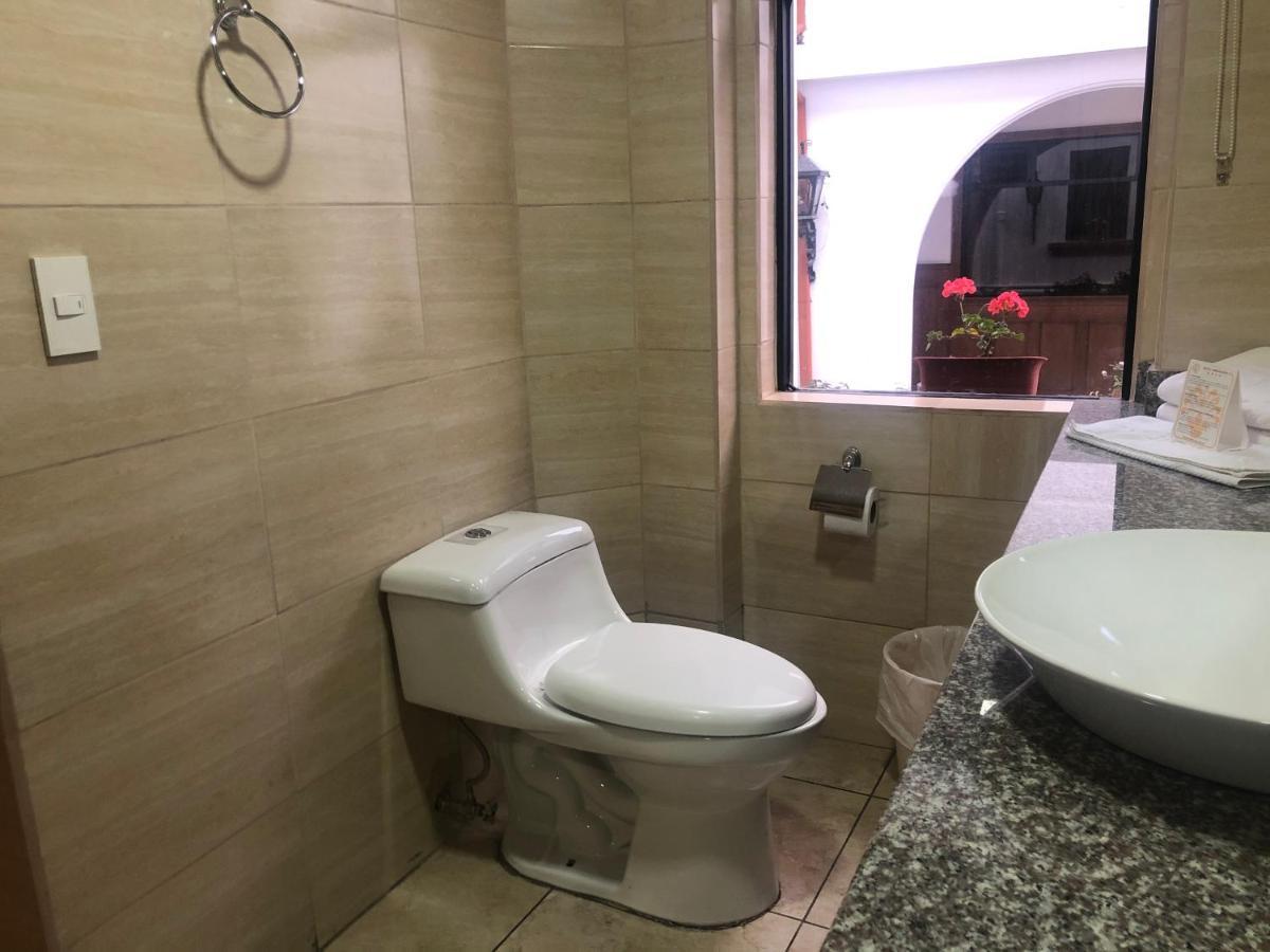 Hotel Ambassador Quito Bagian luar foto