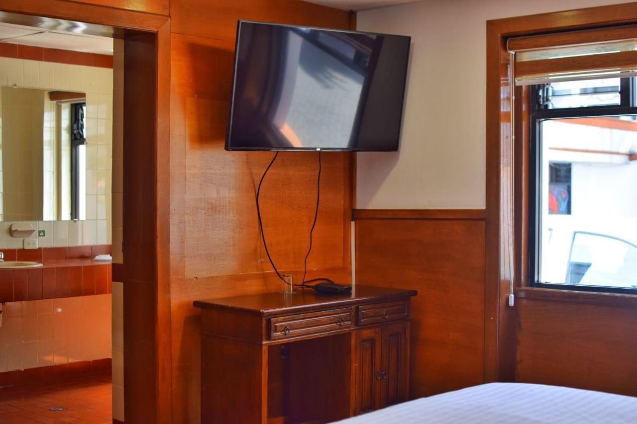 Hotel Ambassador Quito Bagian luar foto