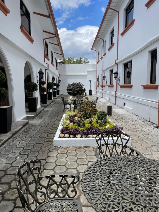 Hotel Ambassador Quito Bagian luar foto
