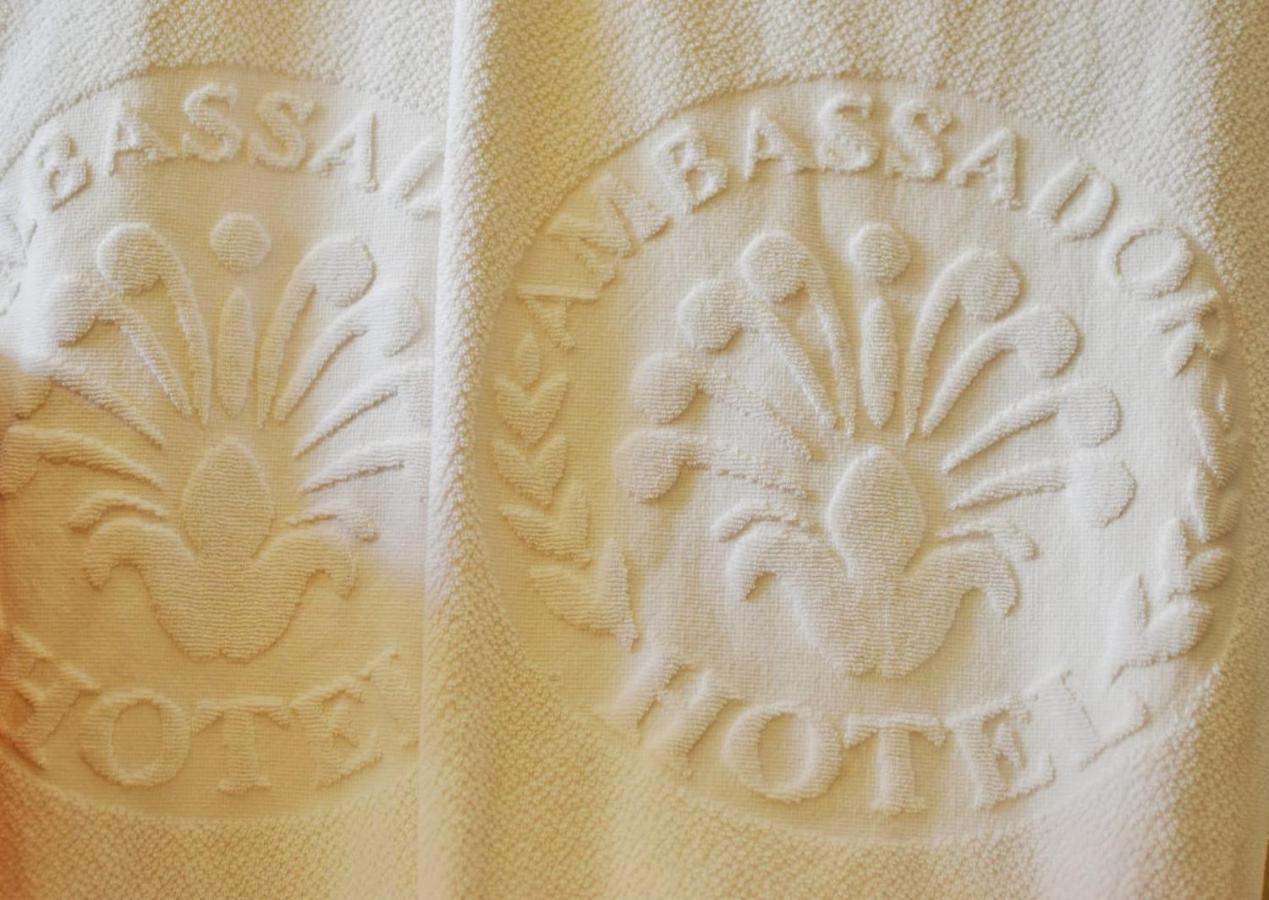 Hotel Ambassador Quito Bagian luar foto
