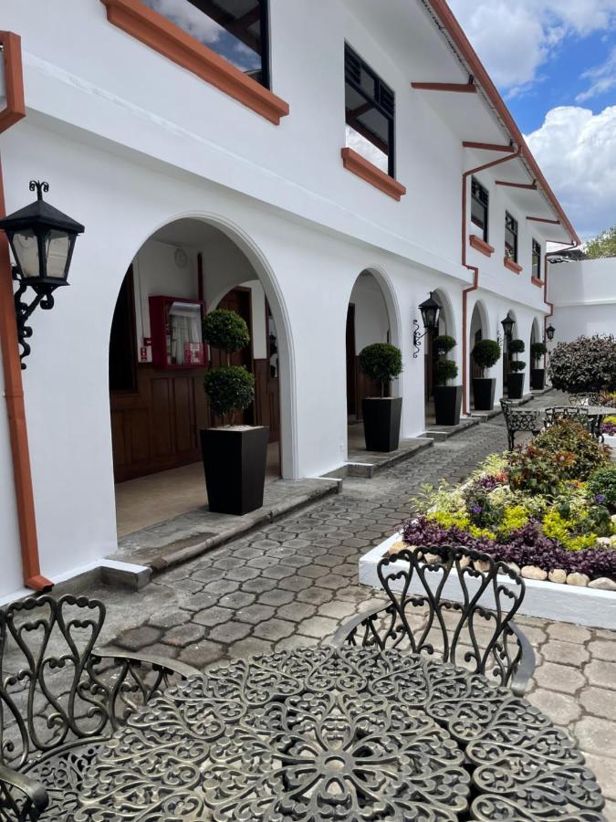 Hotel Ambassador Quito Bagian luar foto