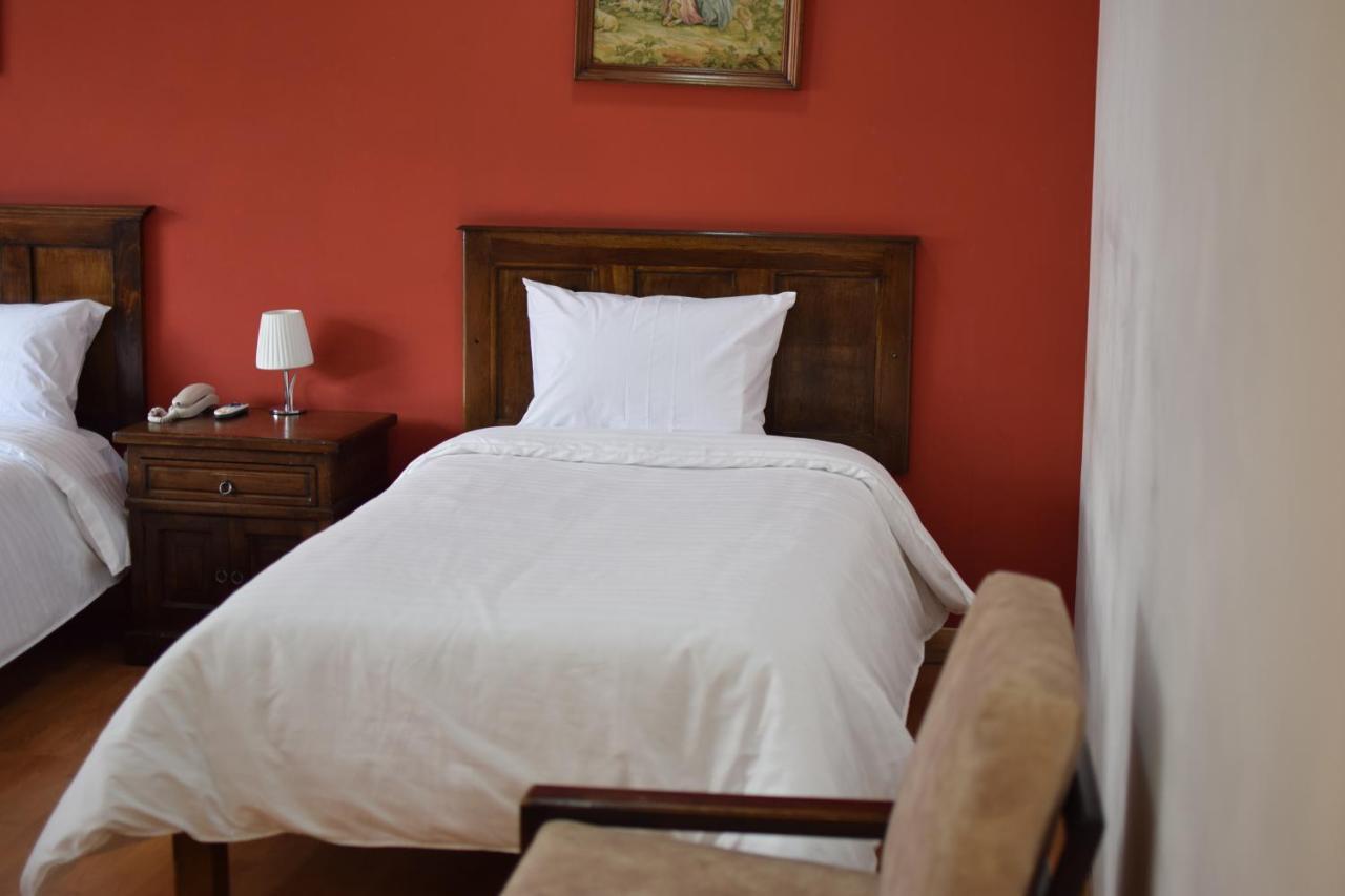 Hotel Ambassador Quito Bagian luar foto