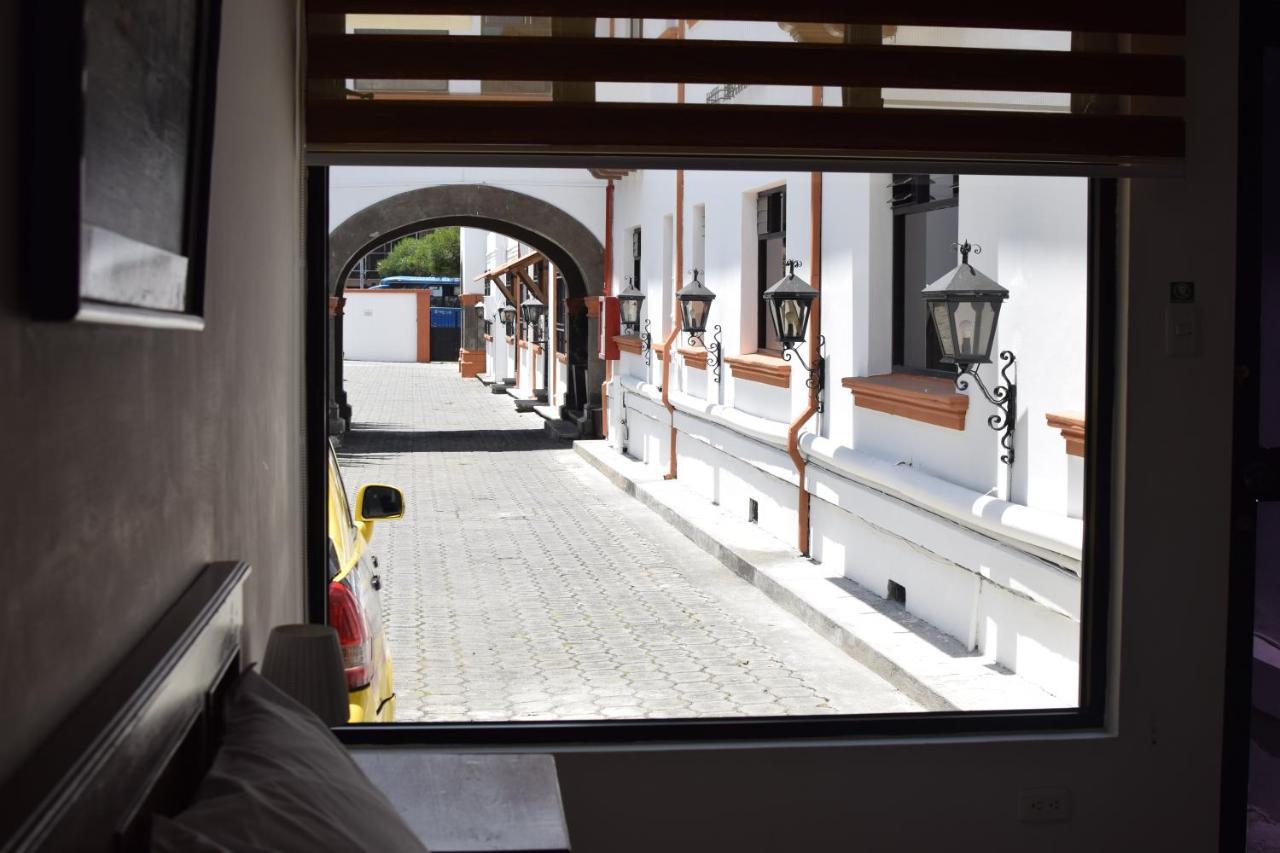 Hotel Ambassador Quito Bagian luar foto